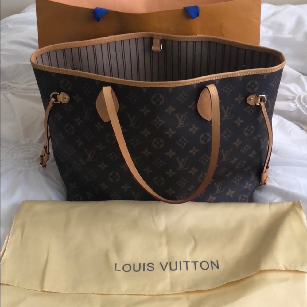Louis Vuitton never full like new